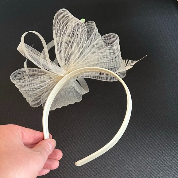 Ivory fascinator - from London - Picture 5 of 7